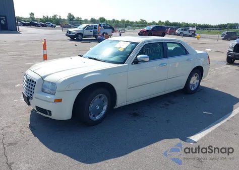 2005 Chrysler 300 Touring z USA, uszkodzony, nr VIN 2C3JA53G55H665300